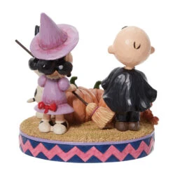 Enesco Jim Shore Peanuts Gang Halloween Figurine With Light, 5.55" 5 Enesco Jim Shore Peanuts Gang Halloween Figurine With Light, 5.55" -Hallmark Jim Shore Peanuts Halloween Figurine With Light 6013037 03